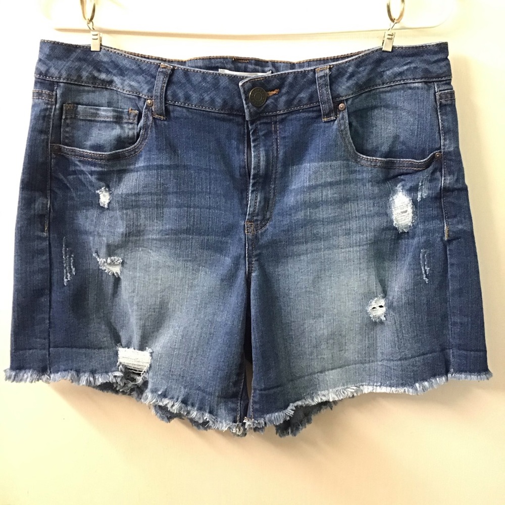 🌻Refuge Distressed jeans shorts🌻